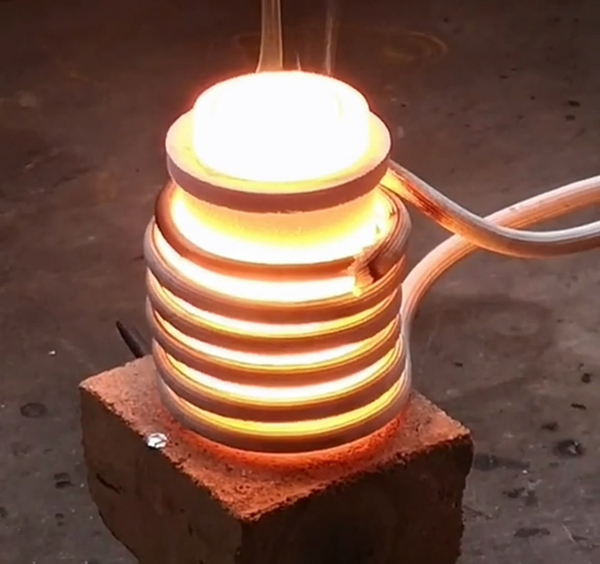 高频熔炼炉，小型熔炼炉主要用于贵金属金银熔炼