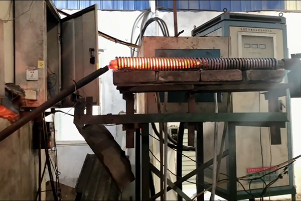 中频锻造炉-锻造加热炉在生产线上
